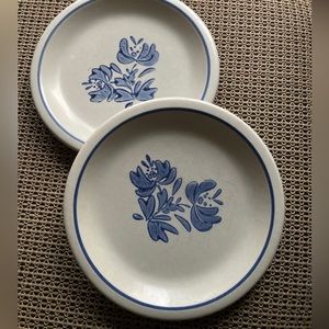 Set of 2 vintage “Yorktowne Blue” Pfaltzgraff small plates in EUC, 7”.
